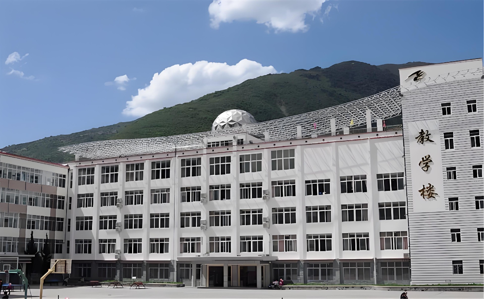 马尔康中学